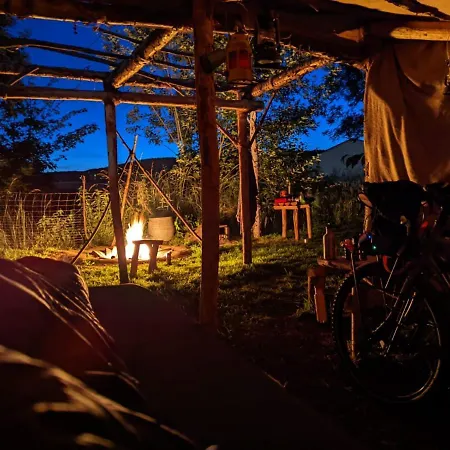 Au Pied Du Trieu, The Shelter