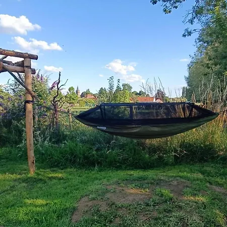 مكان تخييم Au Pied Du Trieu, The Shelter Labroye