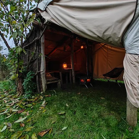 مكان تخييم Au Pied Du Trieu, The Shelter *